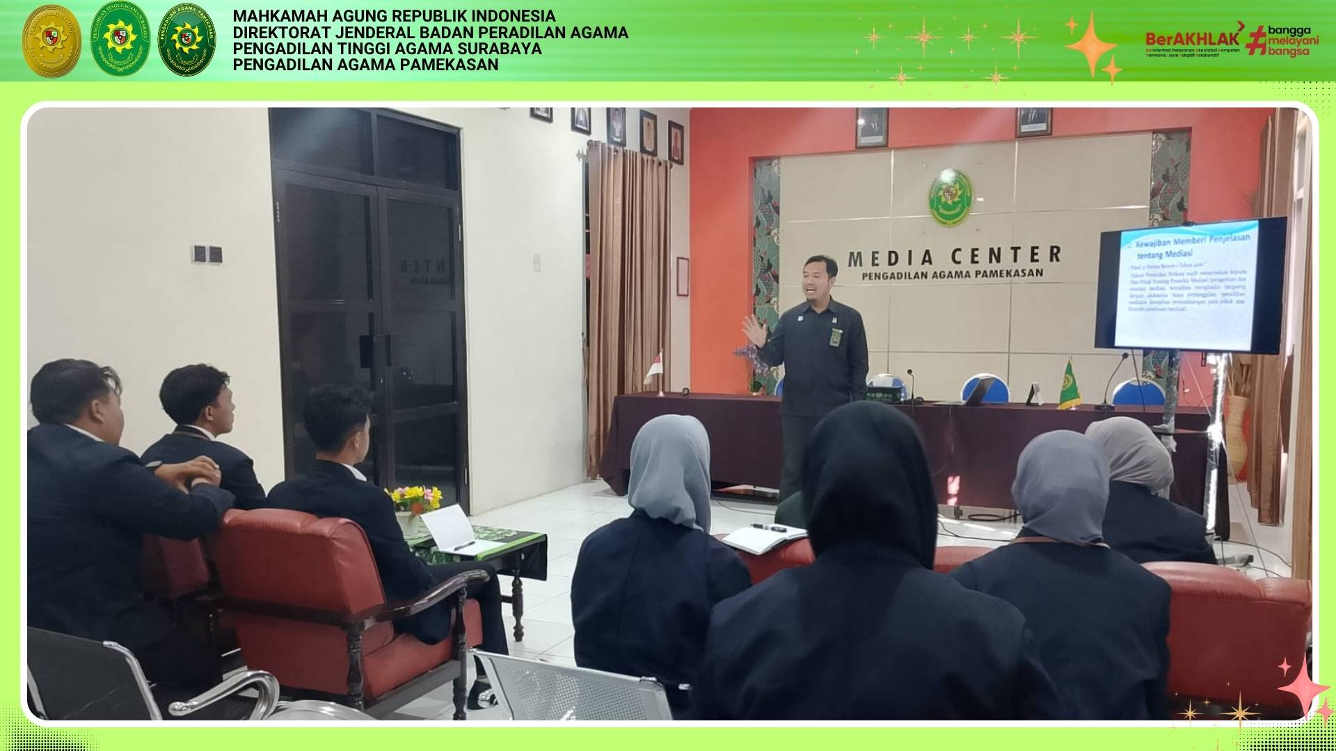 Hakim PA Pamekasan Berikan Pembekalan Terkait Tahapan Persidangan kepada Mahasiswa PKL